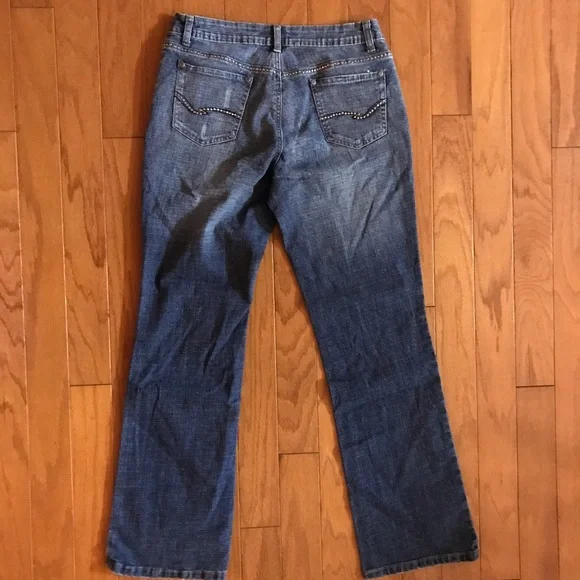 Stylish Silver Flat Stud Accented Jeans! - Picture 7 of 16